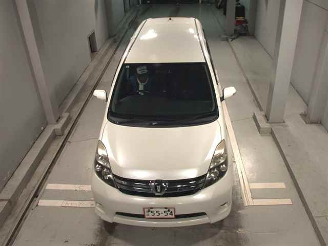 TOYOTA ISIS 2011