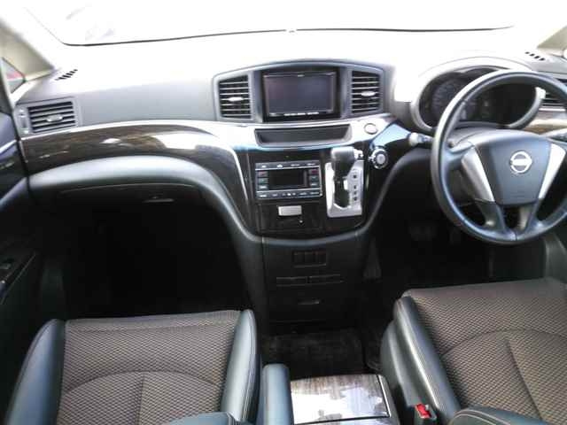 NISSAN ELGRAND 2010