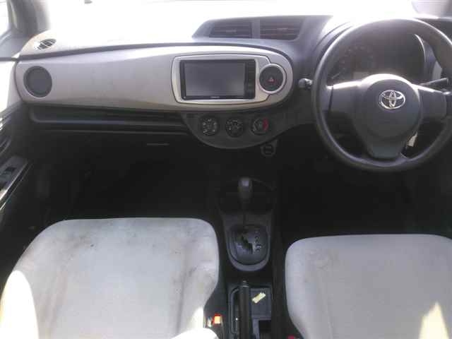 TOYOTA VITZ 2011