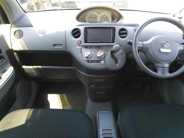 TOYOTA SIENTA 2009