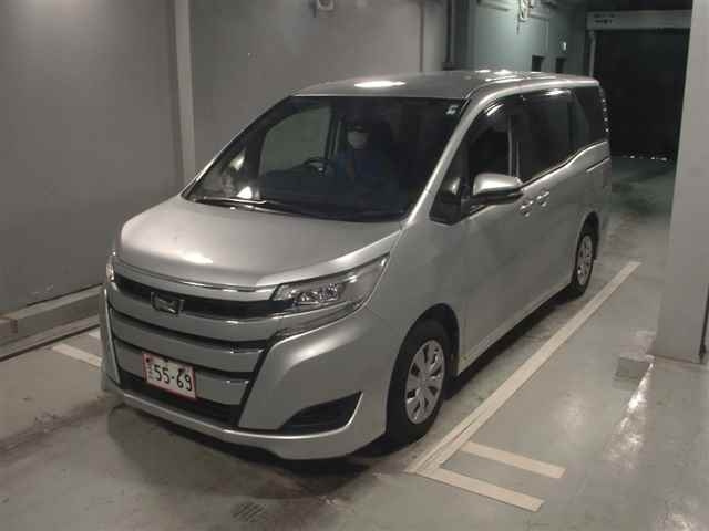 TOYOTA NOAH 2018