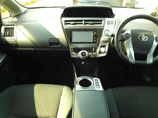 TOYOTA PRIUS ALPHA 2015