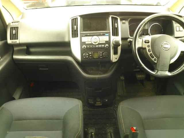 NISSAN SERENA 2009