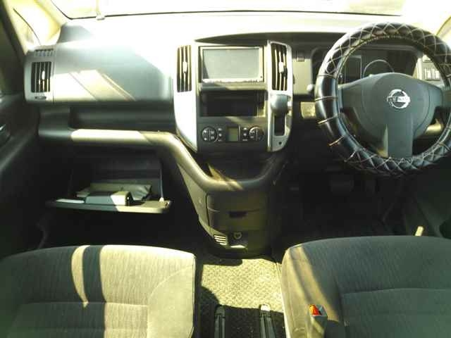 NISSAN SERENA 2010