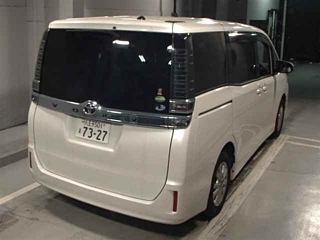 TOYOTA VOXY 2017