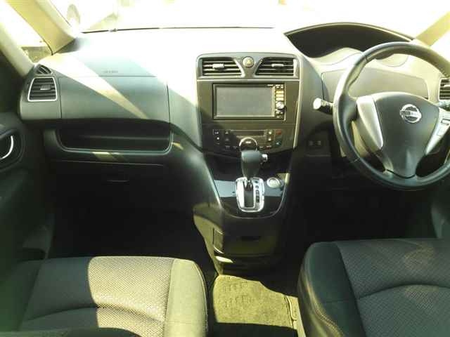 NISSAN SERENA 2013