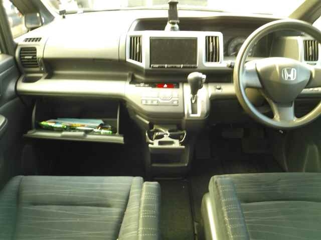 HONDA STEP WAGON 2011
