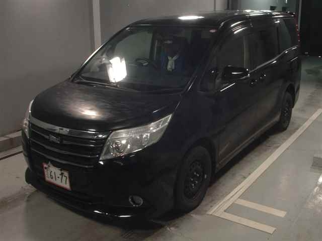 TOYOTA NOAH 2014