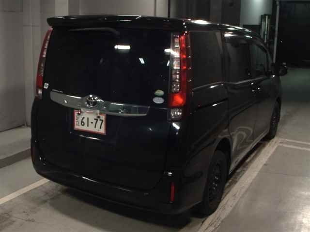 TOYOTA NOAH 2014