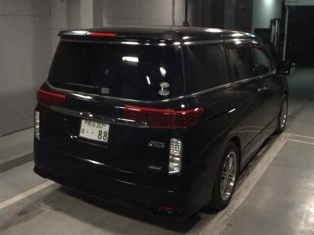 NISSAN ELGRAND 2010
