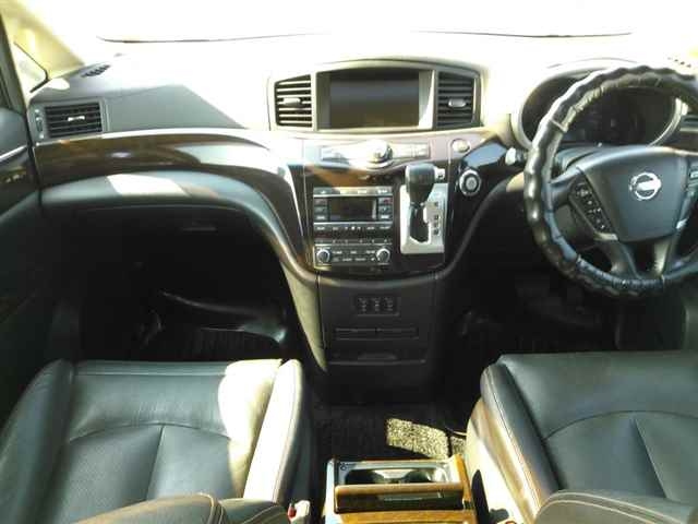 NISSAN ELGRAND 2010