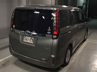TOYOTA NOAH 2016