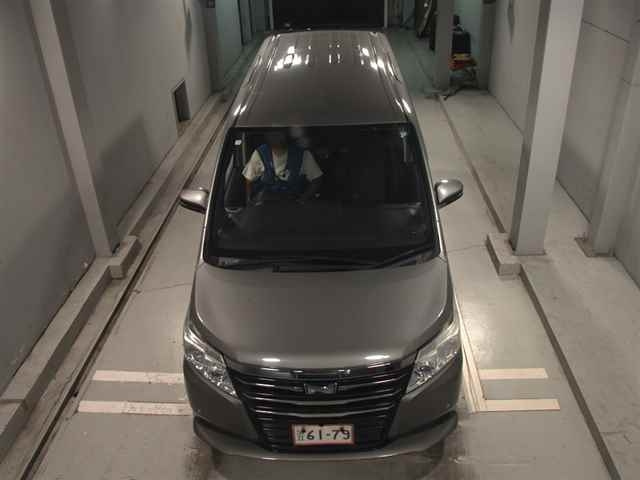TOYOTA NOAH 2016