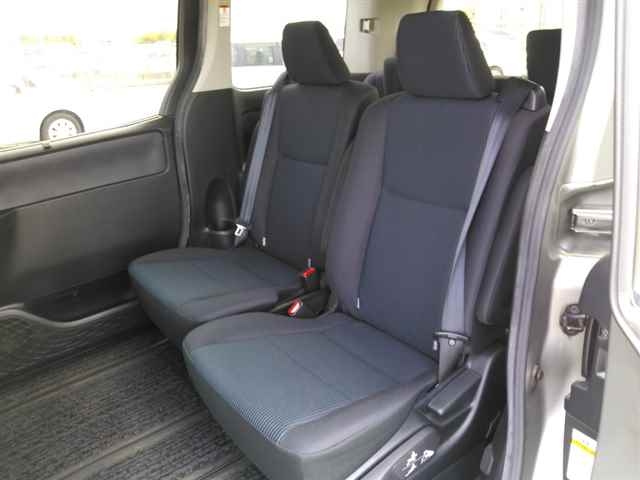 TOYOTA NOAH 2016