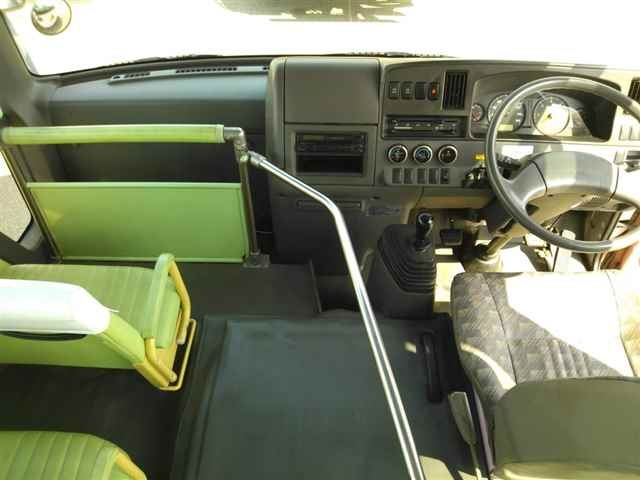 NISSAN CIVILIAN 2011