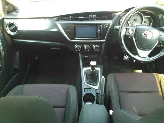 TOYOTA AURIS 2012