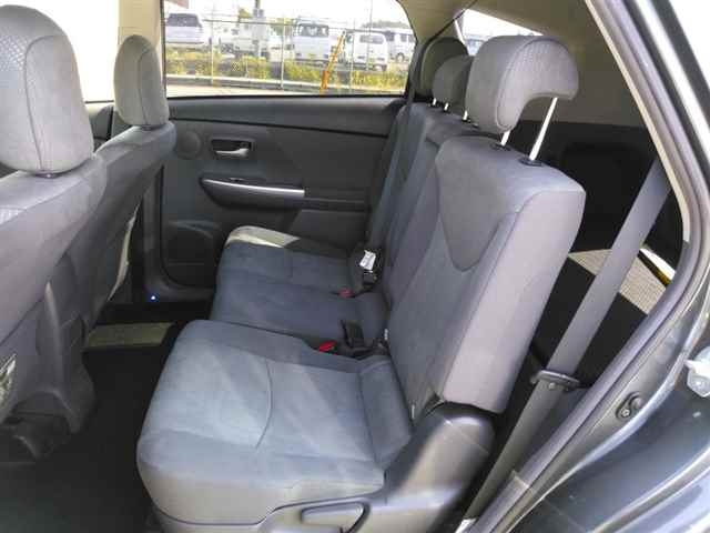 TOYOTA PRIUS ALPHA 2012