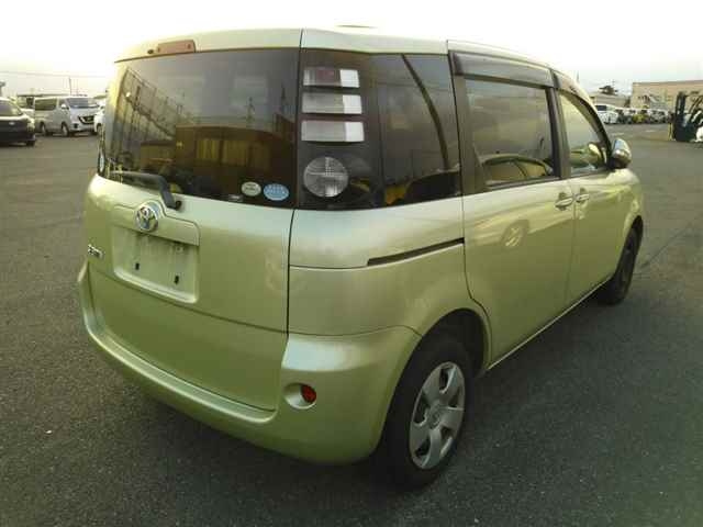 TOYOTA SIENTA 2010