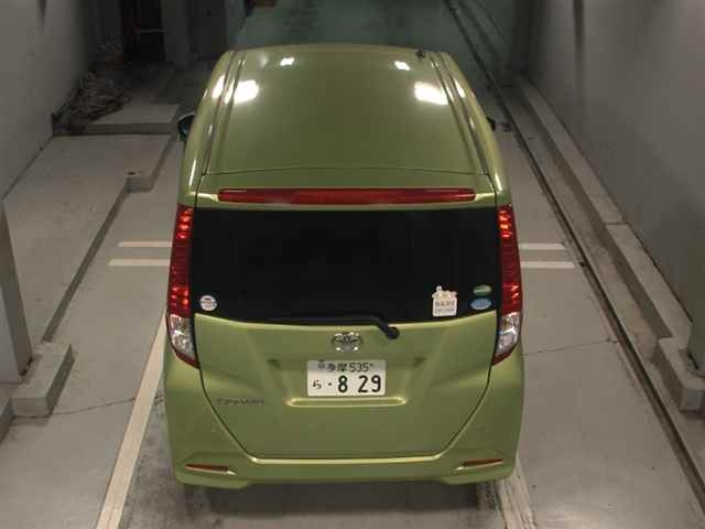 TOYOTA ROOMY 2017