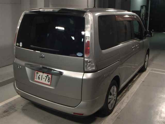 NISSAN SERENA 2010
