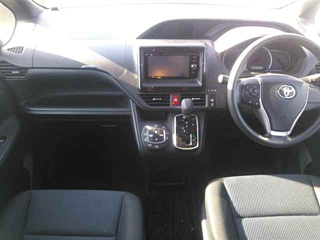 TOYOTA VOXY 2017
