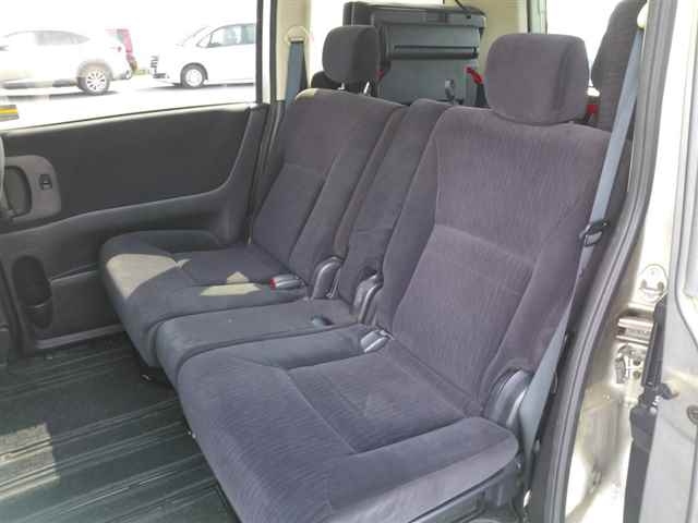 NISSAN SERENA 2010