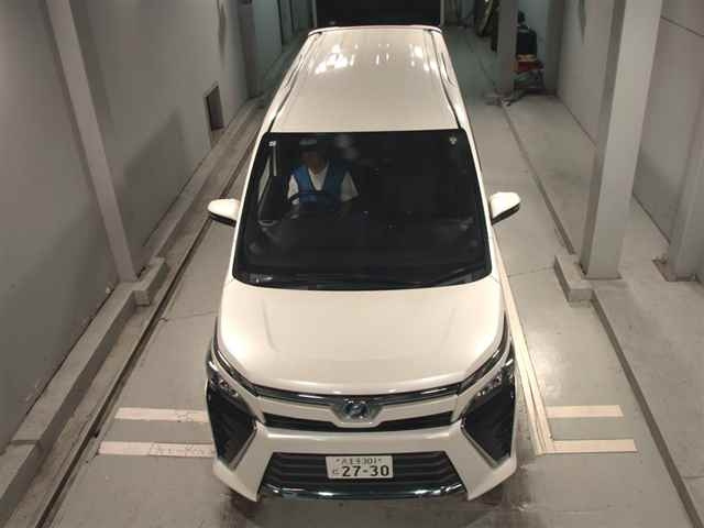 TOYOTA VOXY 2017
