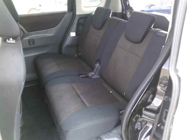 NISSAN ROOX 2013