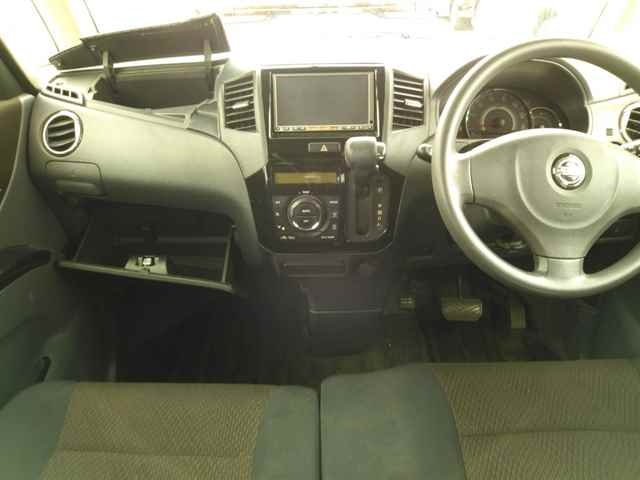 NISSAN ROOX 2010