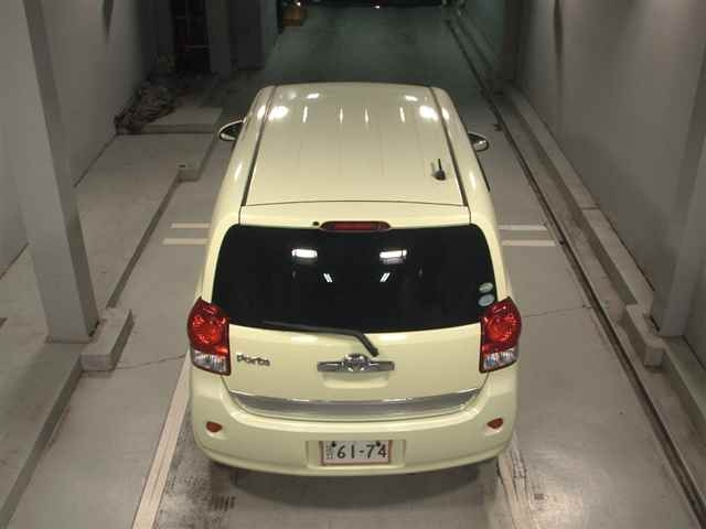 TOYOTA PORTE 2012