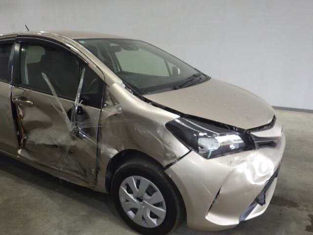 TOYOTA VITZ 2016