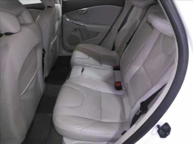 VOLVO V40 2013