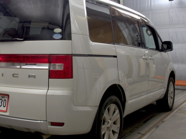 MITSUBISHI DELICA D5 2009