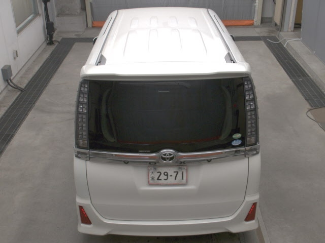 TOYOTA VOXY 2016