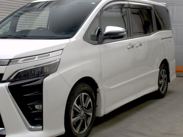 TOYOTA VOXY 2019