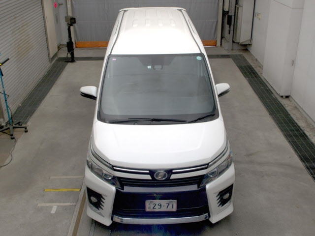 TOYOTA VOXY 2016