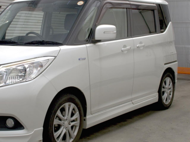 MITSUBISHI DELICA D2 2017