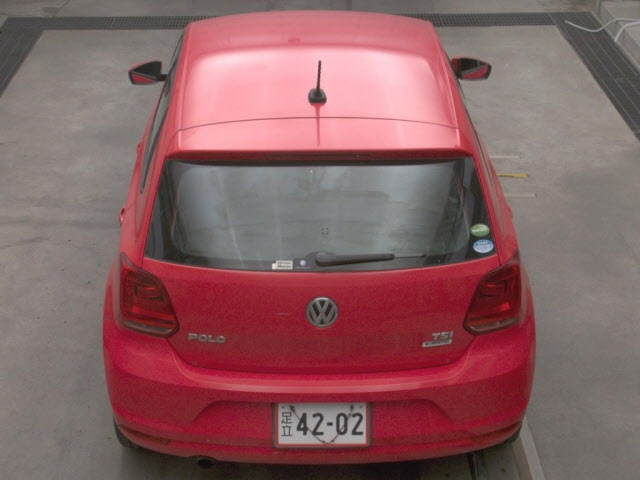 VOLKSWAGEN POLO 2016