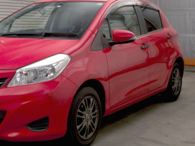 TOYOTA VITZ 2012