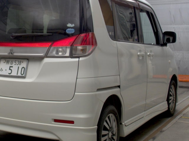 MITSUBISHI DELICA D2 2011