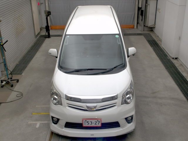 TOYOTA NOAH 2012