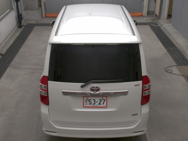TOYOTA NOAH 2012
