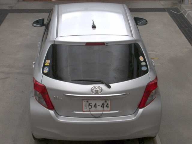 TOYOTA VITZ 2011