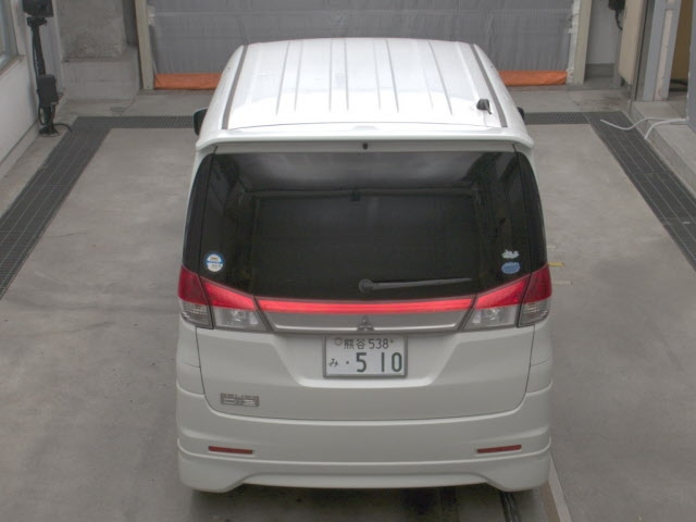 MITSUBISHI DELICA D2 2011