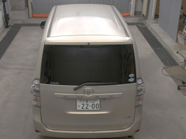 TOYOTA VOXY 2011