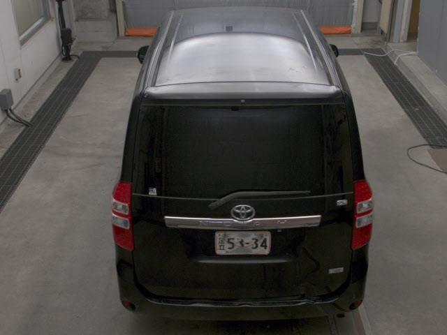 TOYOTA NOAH 2010