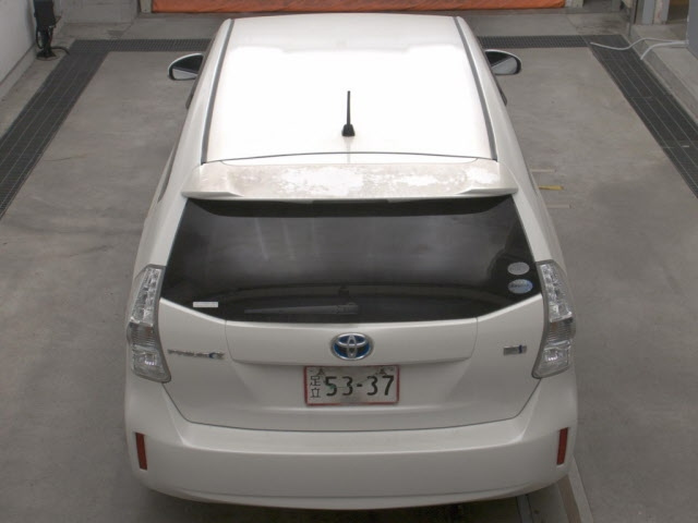 TOYOTA PRIUS ALPHA 2011