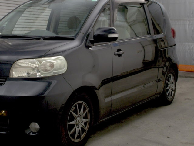 TOYOTA PORTE 2010