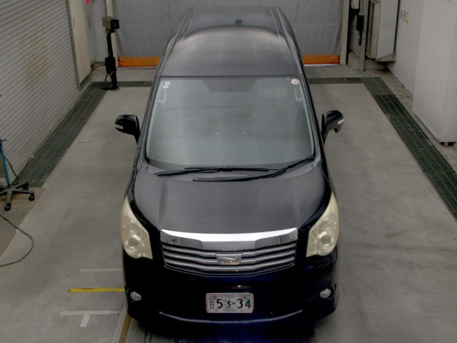 TOYOTA NOAH 2010