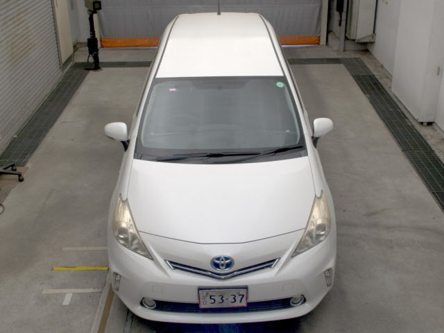 TOYOTA PRIUS ALPHA 2011